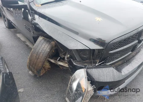 2017 Ram 1500 Express 4X2 5'7 Box из США, поврежденный, VIN 1C6RR6KTXHS836171